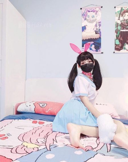 黑人边吃奶边扎下面激情视频_720迅雷电影在线
