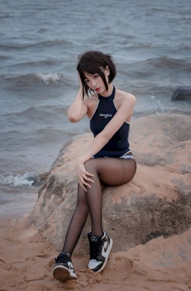 趁同桌睡觉脱她内裤的经历_720在线观看高清