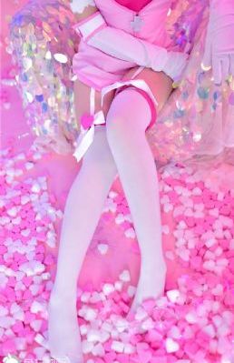 美女被脱脱内衣免费的软件_BD国语手机在线看