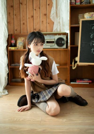 美丽女教师被门卫侵犯_1080P日本电影免费