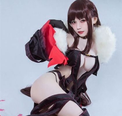 硕大饱满的高耸乳峰美女图片_DVD高清在线